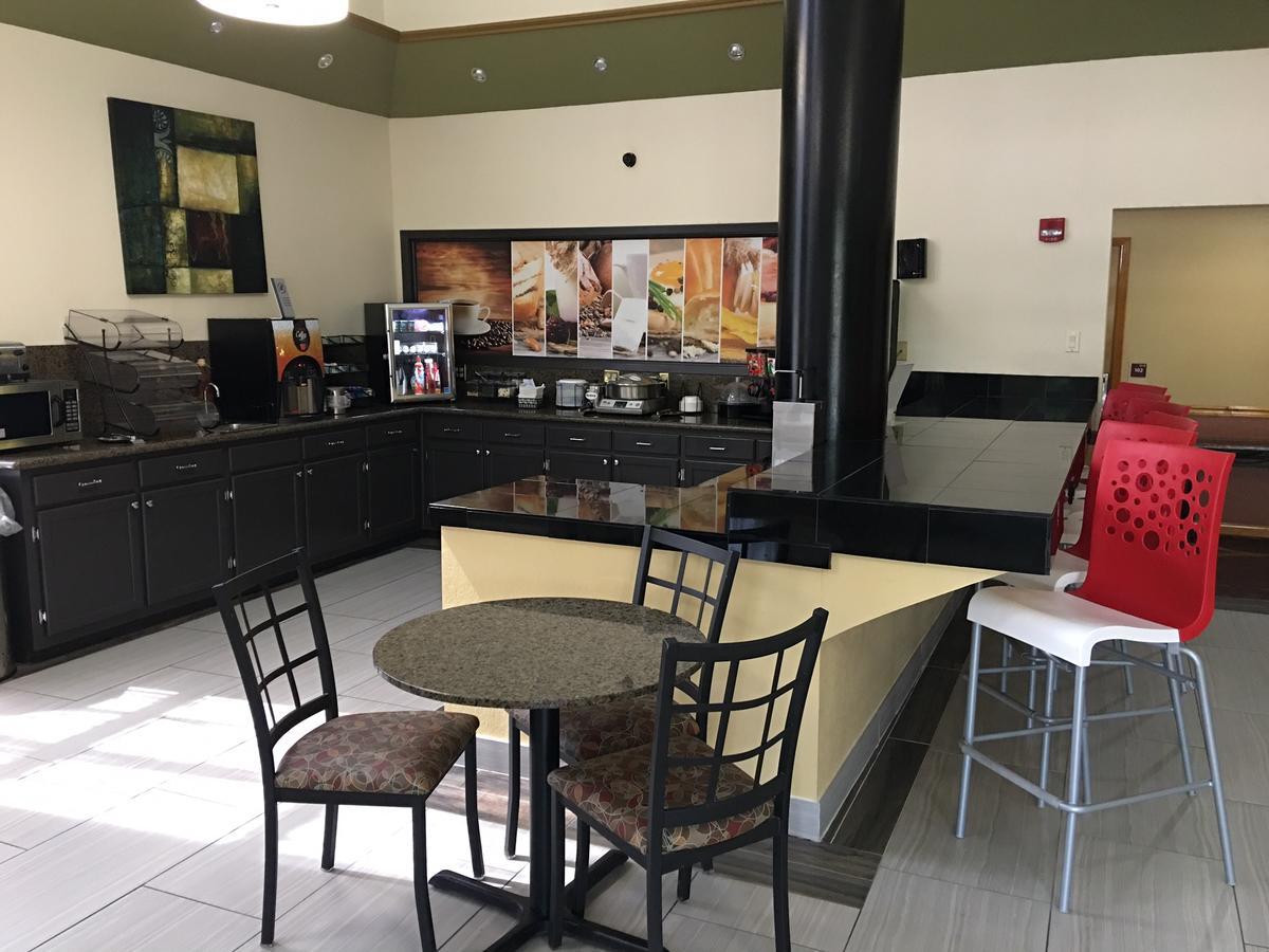 America'S Best Value Inn & Suites-Клинтон Экстерьер фото